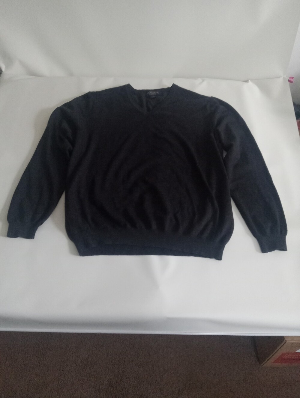 Brooks Brothers Men's Black Merino Wool Fall V-Neck Sweater Size XL